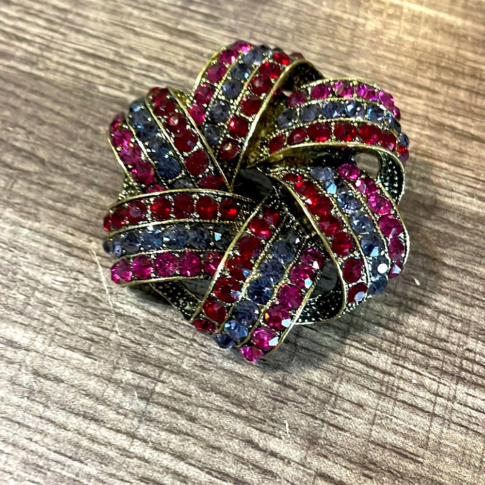 Beautiful Monet Christmas Bow Brooch  2 inches Gray and red rhinestones